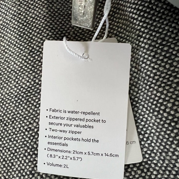 LULULEMON Everywhere Belt Bag 2L - Picture 4 of 5